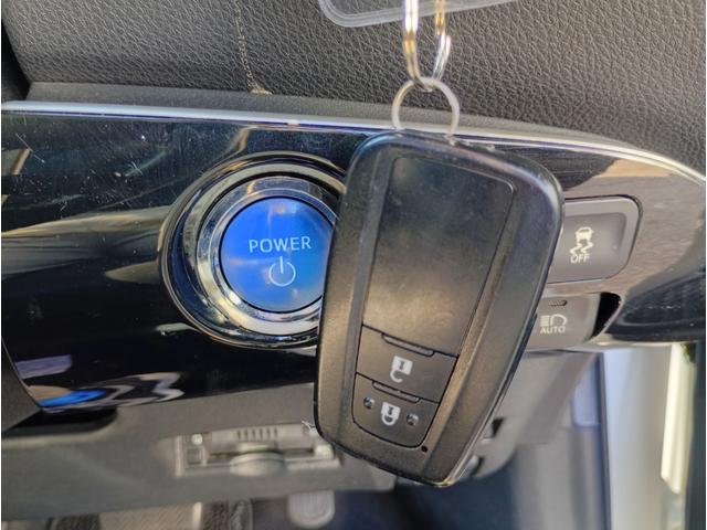 プリウス Ｓツーリングセレクション　社外９インチメモリーナビ　バックカメラ　フルセグＴＶ　走行中ＯＫ　Ｂｌｕｅｔｏｏｔｈ　シートヒーター　社外レーダー　モデリスタエアロ　モデリスタＡＷ　ビルドインＥＴＣ　ドラレコ　レーダークルコン（5枚目）