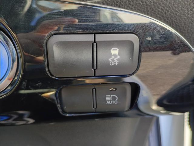 プリウス Ｓツーリングセレクション　社外９インチメモリーナビ　バックカメラ　フルセグＴＶ　走行中ＯＫ　Ｂｌｕｅｔｏｏｔｈ　シートヒーター　社外レーダー　モデリスタエアロ　モデリスタＡＷ　ビルドインＥＴＣ　ドラレコ　レーダークルコン（7枚目）