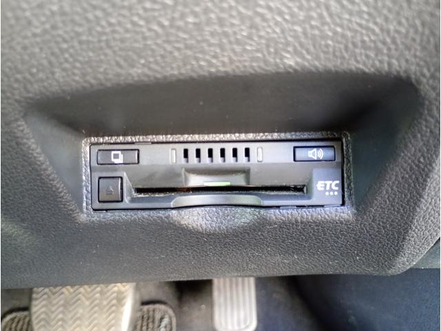 プリウス Ｓツーリングセレクション　社外９インチメモリーナビ　バックカメラ　フルセグＴＶ　走行中ＯＫ　Ｂｌｕｅｔｏｏｔｈ　シートヒーター　社外レーダー　モデリスタエアロ　モデリスタＡＷ　ビルドインＥＴＣ　ドラレコ　レーダークルコン（10枚目）