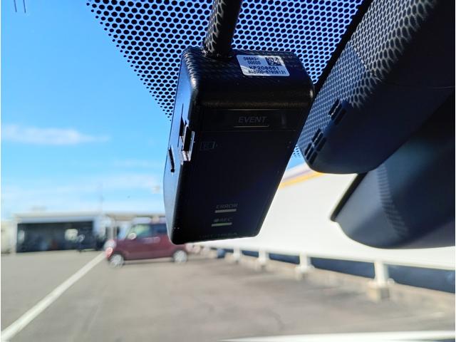 プリウス Ｓツーリングセレクション　社外９インチメモリーナビ　バックカメラ　フルセグＴＶ　走行中ＯＫ　Ｂｌｕｅｔｏｏｔｈ　シートヒーター　社外レーダー　モデリスタエアロ　モデリスタＡＷ　ビルドインＥＴＣ　ドラレコ　レーダークルコン（12枚目）