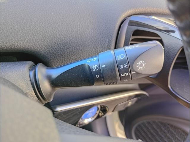 プリウス Ｓツーリングセレクション　社外９インチメモリーナビ　バックカメラ　フルセグＴＶ　走行中ＯＫ　Ｂｌｕｅｔｏｏｔｈ　シートヒーター　社外レーダー　モデリスタエアロ　モデリスタＡＷ　ビルドインＥＴＣ　ドラレコ　レーダークルコン（18枚目）