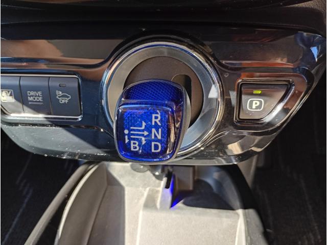 プリウス Ｓツーリングセレクション　社外９インチメモリーナビ　バックカメラ　フルセグＴＶ　走行中ＯＫ　Ｂｌｕｅｔｏｏｔｈ　シートヒーター　社外レーダー　モデリスタエアロ　モデリスタＡＷ　ビルドインＥＴＣ　ドラレコ　レーダークルコン（24枚目）