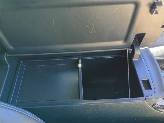 プリウス Ｓツーリングセレクション　社外９インチメモリーナビ　バックカメラ　フルセグＴＶ　走行中ＯＫ　Ｂｌｕｅｔｏｏｔｈ　シートヒーター　社外レーダー　モデリスタエアロ　モデリスタＡＷ　ビルドインＥＴＣ　ドラレコ　レーダークルコン（27枚目）