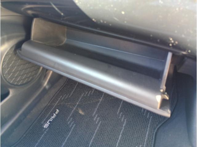 プリウス Ｓツーリングセレクション　社外９インチメモリーナビ　バックカメラ　フルセグＴＶ　走行中ＯＫ　Ｂｌｕｅｔｏｏｔｈ　シートヒーター　社外レーダー　モデリスタエアロ　モデリスタＡＷ　ビルドインＥＴＣ　ドラレコ　レーダークルコン（29枚目）