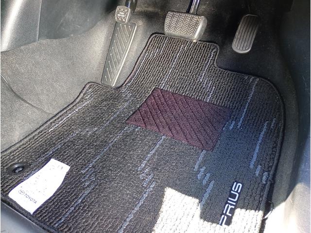 プリウス Ｓツーリングセレクション　社外９インチメモリーナビ　バックカメラ　フルセグＴＶ　走行中ＯＫ　Ｂｌｕｅｔｏｏｔｈ　シートヒーター　社外レーダー　モデリスタエアロ　モデリスタＡＷ　ビルドインＥＴＣ　ドラレコ　レーダークルコン（32枚目）