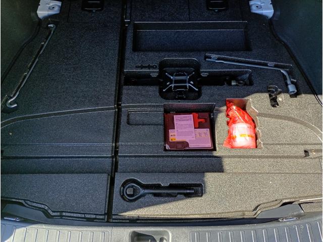 プリウス Ｓツーリングセレクション　社外９インチメモリーナビ　バックカメラ　フルセグＴＶ　走行中ＯＫ　Ｂｌｕｅｔｏｏｔｈ　シートヒーター　社外レーダー　モデリスタエアロ　モデリスタＡＷ　ビルドインＥＴＣ　ドラレコ　レーダークルコン（43枚目）