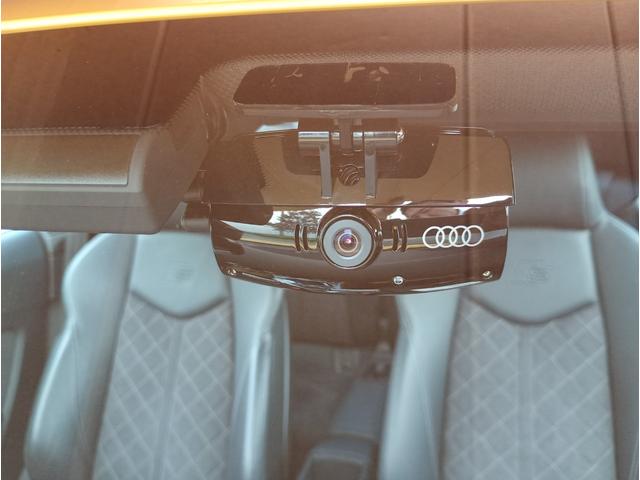 ＴＴＳクーペ ２．０ＴＦＳＩ　クワトロ　４ＷＤ　純正ナビゲーションシステム　クルーズコントロール　ドライブレコーダー　ＥＴＣ　ＬＥＤヘッドライト　ハーフレザーシート　開閉式リアウィング　１８インチ純正アルミホイール（6枚目）