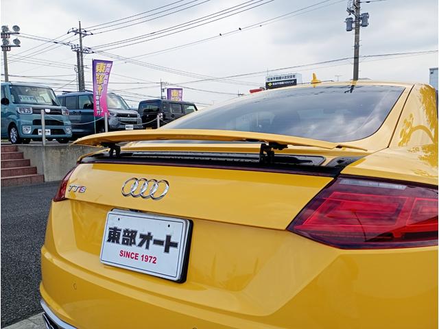 ＴＴＳクーペ ２．０ＴＦＳＩ　クワトロ　４ＷＤ　純正ナビゲーションシステム　クルーズコントロール　ドライブレコーダー　ＥＴＣ　ＬＥＤヘッドライト　ハーフレザーシート　開閉式リアウィング　１８インチ純正アルミホイール（8枚目）