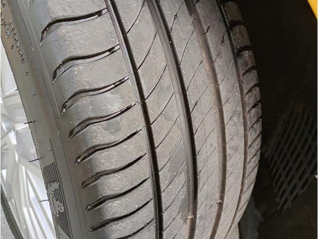 ＴＴＳクーペ ２．０ＴＦＳＩ　クワトロ　４ＷＤ　純正ナビゲーションシステム　クルーズコントロール　ドライブレコーダー　ＥＴＣ　ＬＥＤヘッドライト　ハーフレザーシート　開閉式リアウィング　１８インチ純正アルミホイール（20枚目）