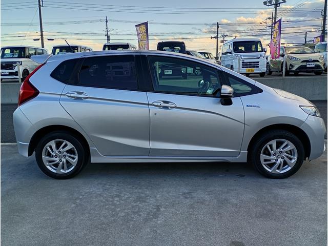 もちろん中古車にもコーティングをかけられますよ！磨きを行ってからボディーコーティングさせていただきますので、大好評です！！施工後のツヤと輝きは満足して頂けるはずですよ☆