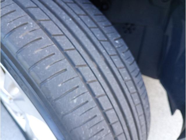 買ってすぐタイヤ交換なんて嫌ですよね？当店の車のタイヤは溝もバッチリございます！