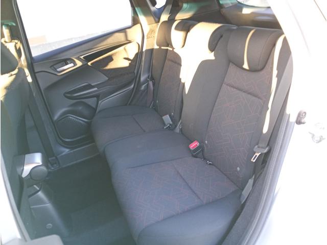 コンパクトカーですが、後部座席の居住性は良いです！