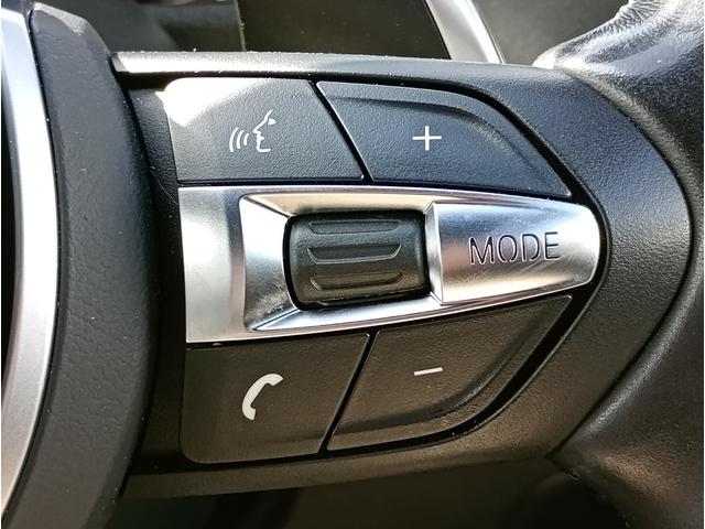 ステアリングスイッチ付いております！オーディオの音量調整やチャンネル変更はハンドルのボタンでできちゃいます！使い始めると便利です！
