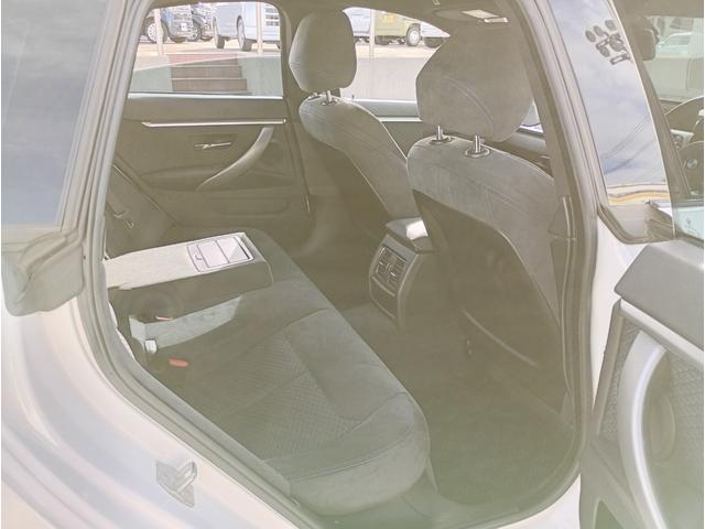 後部座席は足元のスペースも広く、ゆったりしています！