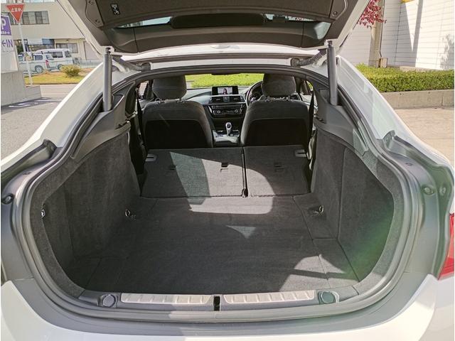 両側シートを倒せば大きな荷物も入ります！
