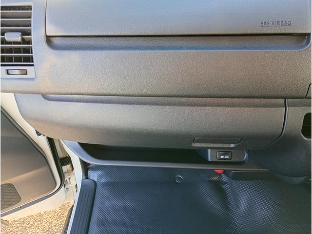 ハイエースバン ＤＸ　ＧＬパッケージ　登録済未使用車　トヨタセーフティセンス　オートハイビーム　ＬＥＤヘッドライト　自動防眩インナーミラー　両サイドスライドドア　助手席エアバック　プライバシーガラス　スペアキー（6枚目）