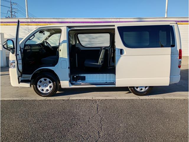 ハイエースバン ＤＸ　ＧＬパッケージ　登録済未使用車　トヨタセーフティセンス　オートハイビーム　ＬＥＤヘッドライト　自動防眩インナーミラー　両サイドスライドドア　助手席エアバック　プライバシーガラス　スペアキー（10枚目）
