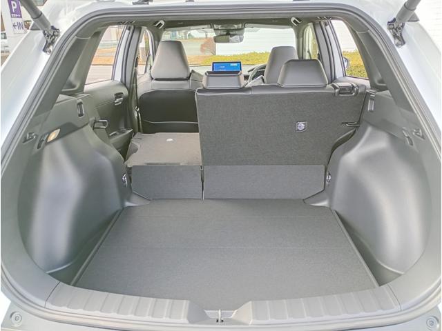 カローラクロス ハイブリッド Z 登録済未使用車 パノラミックビューモニター 10.5インチディスプレイオーディオ ETC2.0 LEDヘッドライト パワーバックドア 運・助手席ベンチレーション 純正18インチアルミホイール(68枚目)
