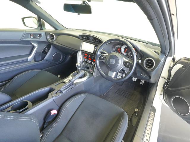 ８６ ＧＴ　純正ＭＴ　禁煙車　ブリッツ車高調（ダンパーＺＺＲ）　レイズＡＷ（グラムライツ５７ＣＲ）　ＴＲＤリアスポイラー　リア３面プライバシーフィルム　前後エンブレム塗装（マットブラック）　ＥＴＣ　バックカメラ（7枚目）