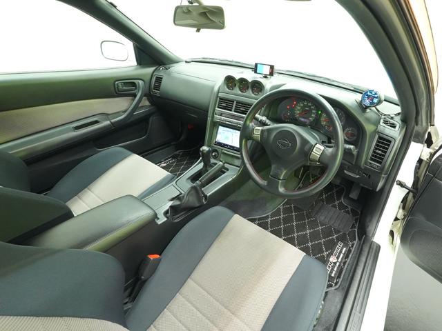 スカイライン ２５ＧＴターボ　ＭＴ載せ替え　アルティアエアロ　フジツボマフラー　ブリッツ車高調　純正フロアマット　リヤ３面プライバシーフィルム　Ｄｅｆｉブースト計　ＥＴＣ　純正アルミホイール　キーレスエントリー　ＡＢＳ（7枚目）