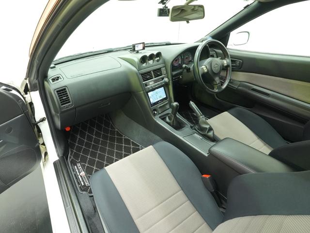 スカイライン ２５ＧＴターボ　ＭＴ載せ替え　アルティアエアロ　フジツボマフラー　ブリッツ車高調　純正フロアマット　リヤ３面プライバシーフィルム　Ｄｅｆｉブースト計　ＥＴＣ　純正アルミホイール　キーレスエントリー　ＡＢＳ（10枚目）