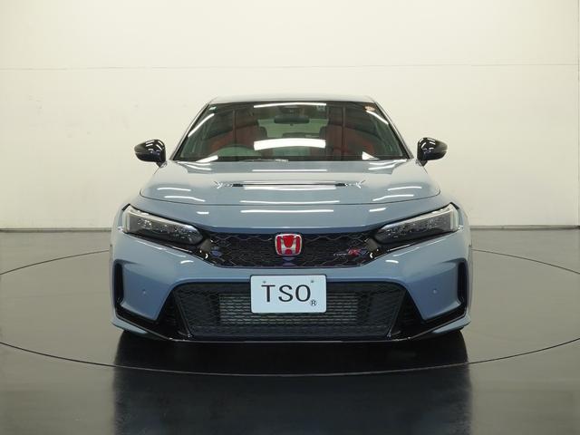 シビック タイプＲ　純正ＭＴ　禁煙車　純正フロアマット　純正ドラレコ　純正パドルライト　純正フットライト　純正シートアンダーライト　純正センターコンソールボックス＆ドリンクホルダーイルミネーション　バックカメラ　ＥＴＣ（3枚目）
