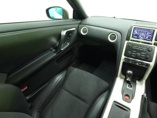 ＧＴ－Ｒ ベースグレード　ＭＹ０７　後期バンパー（前後）　後期サイドスカート　トップシークレットリアアンダーバンパー　バリスボンネット　ＴＥＩＮ車高調　ＨＫＳマフラー　社外リアウイング　クリスタルアイヘッドライト　ＥＴＣ（14枚目）