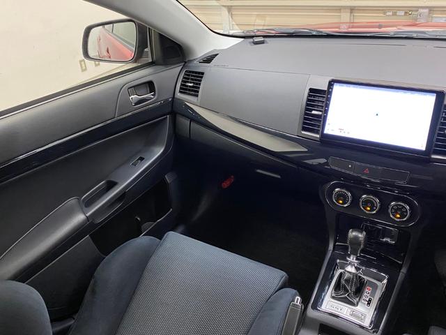 ランサー GSRエボリューションX 禁煙車 ハイパフォーマンスPKG(ビルシュタイン製サスペンション・アイバッハ製スプリング) 純正フロアマット ディクセルブレーキローター プロジェクトμブレーキパッド 社外ディスプレイオーディオ(6枚目)