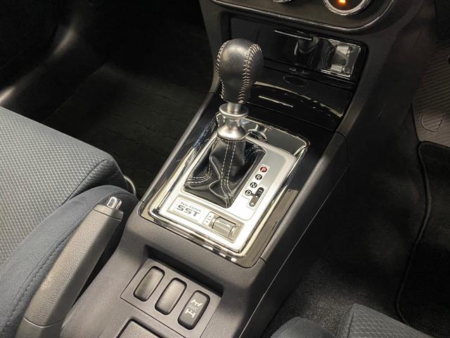 ランサー GSRエボリューションX 禁煙車 ハイパフォーマンスPKG(ビルシュタイン製サスペンション・アイバッハ製スプリング) 純正フロアマット ディクセルブレーキローター プロジェクトμブレーキパッド 社外ディスプレイオーディオ(8枚目)