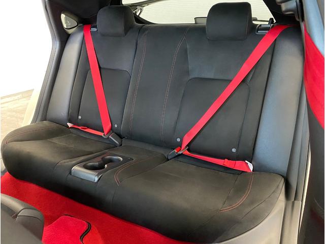 シビック タイプＲ　純正ＭＴ　禁煙車　オートプロデュースボスＥＣＵ　無限ドアハンドルプロテクター　無限スカッフプレート　ＳＰＯＯＮエアクリーナー　コムテックドライブレコーダー　社外マフラーカッター　社外フロアマット（9枚目）