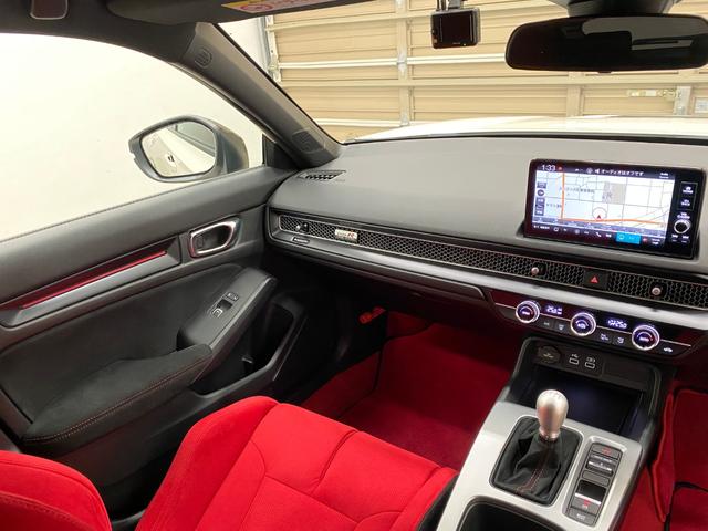 シビック タイプＲ　純正ＭＴ　禁煙車　オートプロデュースボスＥＣＵ　無限ドアハンドルプロテクター　無限スカッフプレート　ＳＰＯＯＮエアクリーナー　コムテックドライブレコーダー　社外マフラーカッター　社外フロアマット（10枚目）