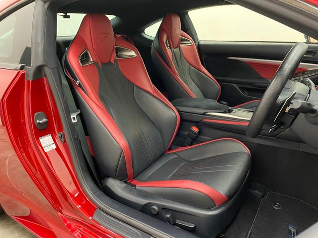 ＲＣ Ｆ カーボンエクステリアパッケージ　ワンオーナー　専用カーボンフード　専用カーボンルーフ　ＲＣＦ専用チューンドサスペンション　プリクラッシュセーフティ　ＢＳＭ　純正ＢＢＳアルミホイール　７インチＳＤナビ　地デジ　バックモニター（6枚目）