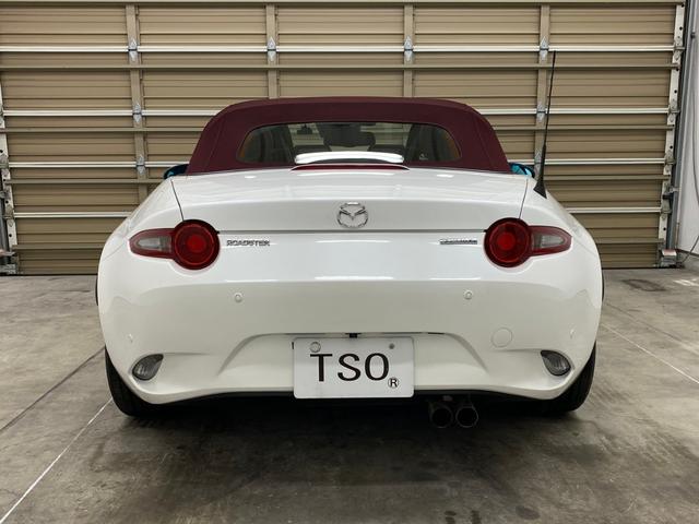 ロードスター 100周年特別記念車 純正MT ワンオーナー 専用色ソフトトップ(ダークチェリー)専用色本革シート(100周年エンボス入り)専用フロアマット 専用外装色 限定ホイールセンターキャップ 100周年記念バッジ 純正ナビ(5枚目)