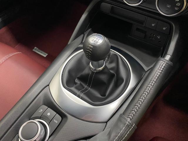 ロードスター 100周年特別記念車 純正MT ワンオーナー 専用色ソフトトップ(ダークチェリー)専用色本革シート(100周年エンボス入り)専用フロアマット 専用外装色 限定ホイールセンターキャップ 100周年記念バッジ 純正ナビ(16枚目)