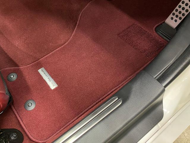 ロードスター 100周年特別記念車 純正MT ワンオーナー 専用色ソフトトップ(ダークチェリー)専用色本革シート(100周年エンボス入り)専用フロアマット 専用外装色 限定ホイールセンターキャップ 100周年記念バッジ 純正ナビ(17枚目)