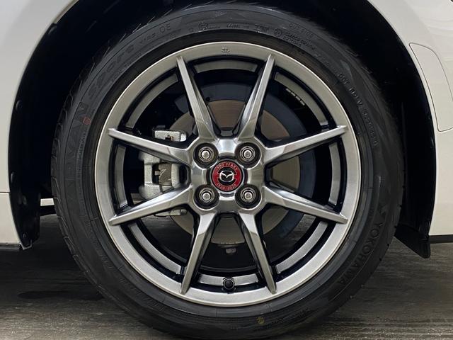 ロードスター 100周年特別記念車 純正MT ワンオーナー 専用色ソフトトップ(ダークチェリー)専用色本革シート(100周年エンボス入り)専用フロアマット 専用外装色 限定ホイールセンターキャップ 100周年記念バッジ 純正ナビ(20枚目)