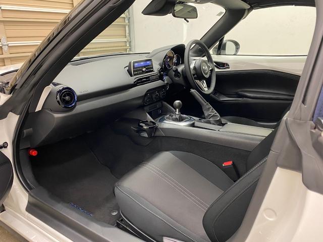 ロードスター ９９０Ｓ　純正ＭＴ　ワンオーナー　禁煙車　ソフトトップカラー：ダークブルー　Ｂｒｅｍｂｏ社製対向４ピストンフロントキャリパー　ＲＡＹＳ社製鍛造アルミホイール（ダークガンメタリック塗装）　９９０Ｓ専用セッティング（8枚目）