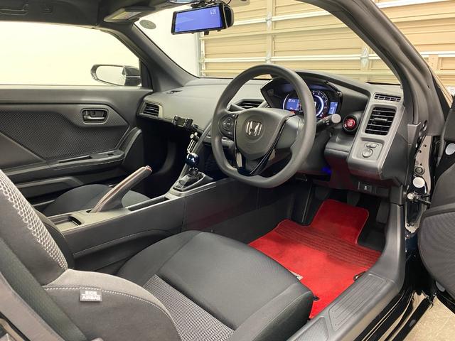 Ｓ６６０ β　純正ＭＴ　無限ハードトップ　無限スポーツマット　無限シフトノブ　ホンダ純正オプションフューエルリッド　運転席用＆助手席用ｉ－ＳＲＳエアバッグシステム　ｉ－サイドエアバッグシステム　ＥＢＤ付ＡＢＳ（5枚目）