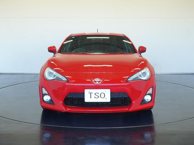 ８６ ＧＴ　ＷＯＲＫ製１７インチアルミホイール　社外テールランプ　純正フロアマット　トルセンＬＳＤ　ディスチャージヘッドランプ　本革巻きステアリング　アルミペダル　スマートエントリー＆スタートシステム（3枚目）