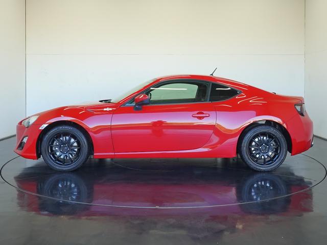 ８６ ＧＴ　ＷＯＲＫ製１７インチアルミホイール　社外テールランプ　純正フロアマット　トルセンＬＳＤ　ディスチャージヘッドランプ　本革巻きステアリング　アルミペダル　スマートエントリー＆スタートシステム（6枚目）