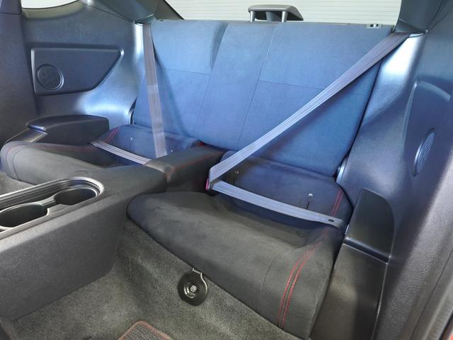 ８６ ＧＴ　ＷＯＲＫ製１７インチアルミホイール　社外テールランプ　純正フロアマット　トルセンＬＳＤ　ディスチャージヘッドランプ　本革巻きステアリング　アルミペダル　スマートエントリー＆スタートシステム（13枚目）