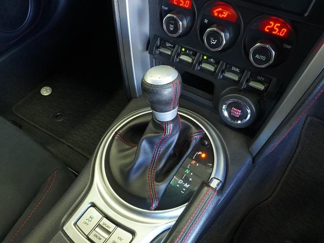 ８６ ＧＴ　ＷＯＲＫ製１７インチアルミホイール　社外テールランプ　純正フロアマット　トルセンＬＳＤ　ディスチャージヘッドランプ　本革巻きステアリング　アルミペダル　スマートエントリー＆スタートシステム（18枚目）