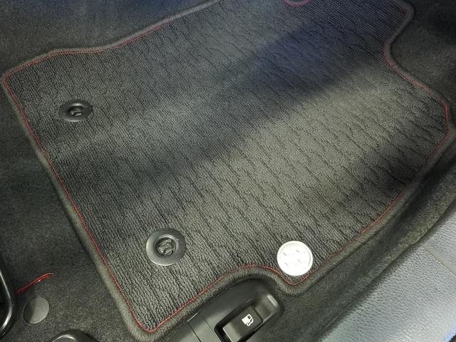 ８６ ＧＴ　ＷＯＲＫ製１７インチアルミホイール　社外テールランプ　純正フロアマット　トルセンＬＳＤ　ディスチャージヘッドランプ　本革巻きステアリング　アルミペダル　スマートエントリー＆スタートシステム（19枚目）