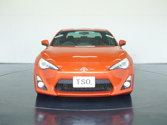 ８６ ＧＴ　６速ＡＴ　ＴＲＤリアハーフスポイラー　社外ＡＷ　ナビフルセグＴＶ　バックカメラ　ディスチャージヘッドランプ　スマートキー　ＤＶＤ再生　Ｂｌｕｅｔｏｏｔｈ対応　ＥＴＣ車載器　オートライト（3枚目）