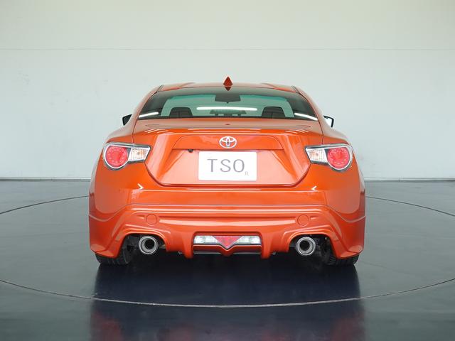 ８６ ＧＴ　６速ＡＴ　ＴＲＤリアハーフスポイラー　社外ＡＷ　ナビフルセグＴＶ　バックカメラ　ディスチャージヘッドランプ　スマートキー　ＤＶＤ再生　Ｂｌｕｅｔｏｏｔｈ対応　ＥＴＣ車載器　オートライト（4枚目）