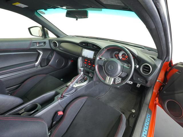 ８６ ＧＴ　６速ＡＴ　ＴＲＤリアハーフスポイラー　社外ＡＷ　ナビフルセグＴＶ　バックカメラ　ディスチャージヘッドランプ　スマートキー　ＤＶＤ再生　Ｂｌｕｅｔｏｏｔｈ対応　ＥＴＣ車載器　オートライト（7枚目）