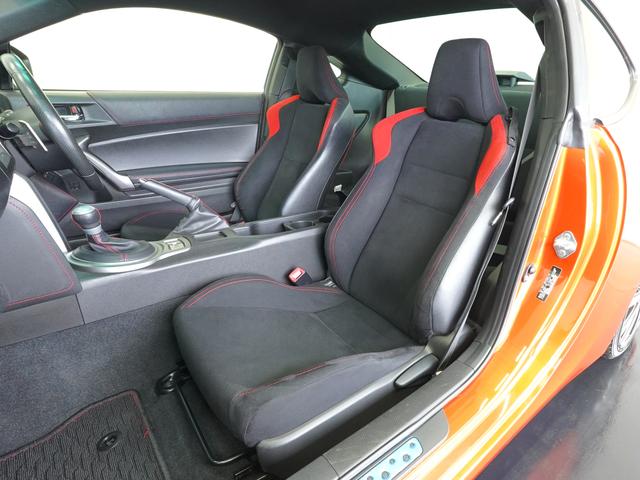 ８６ ＧＴ　６速ＡＴ　ＴＲＤリアハーフスポイラー　社外ＡＷ　ナビフルセグＴＶ　バックカメラ　ディスチャージヘッドランプ　スマートキー　ＤＶＤ再生　Ｂｌｕｅｔｏｏｔｈ対応　ＥＴＣ車載器　オートライト（11枚目）