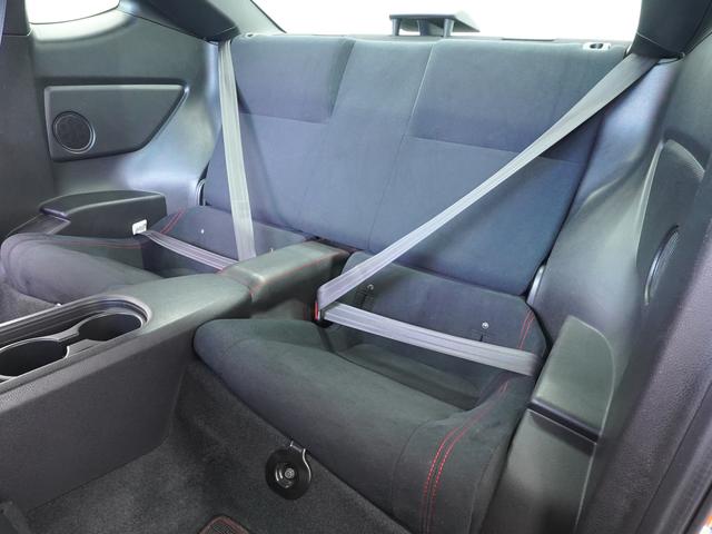 ８６ ＧＴ　６速ＡＴ　ＴＲＤリアハーフスポイラー　社外ＡＷ　ナビフルセグＴＶ　バックカメラ　ディスチャージヘッドランプ　スマートキー　ＤＶＤ再生　Ｂｌｕｅｔｏｏｔｈ対応　ＥＴＣ車載器　オートライト（13枚目）