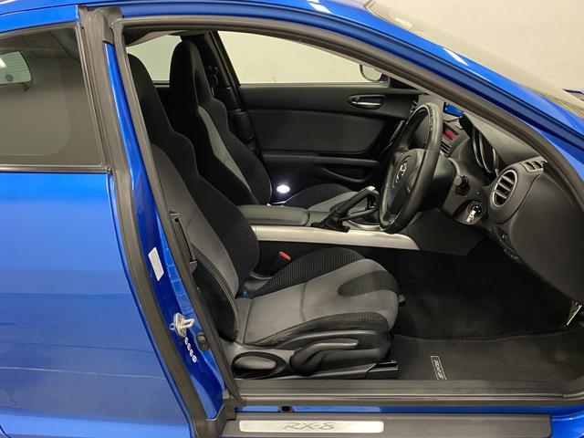 ＲＸ－８ タイプＳ　純正ＭＴ　ＲＥ雨宮マフラー　ＴＥＩＮダンパー　ＢＯＳＥサウンドシステム　ＥＮＤＬＥＳＳブレーキパッド　社外アルミホイール　スマートキー（7枚目）