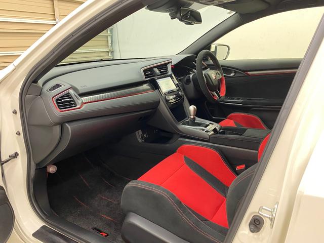 シビック タイプＲ　純正ＭＴ　ワンオーナー　禁煙車　純正ドライブレコーダー（前後）　無限ドアハンドルプロテクター　純正フロアマット　Ｂｒｅｍｂｏ社製フロントアルミ対向４ポットキャリパー　アルミ製フロントフード（7枚目）